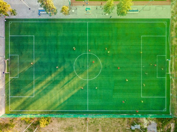 Terrain football : les dalles clipsables pour un jeu parfait